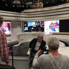 Tournage de l’épisode de Frédéric sur le plateau de Télé Matin au studio de France Télévisions pour la saison 3 avec l’équipe de réalisation de la Tête de l’emploi